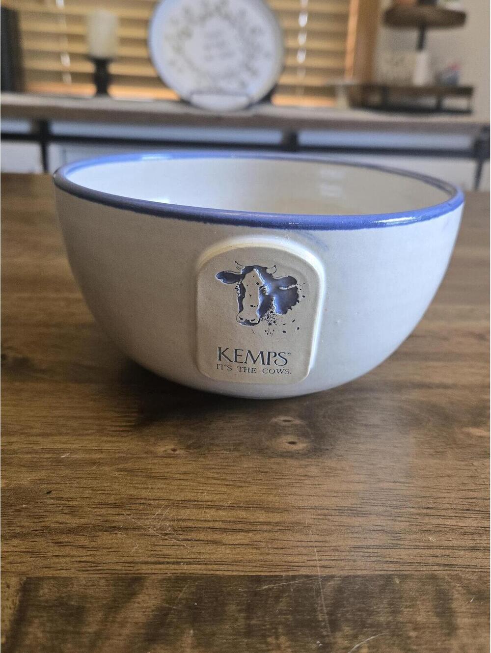 Vintage 1998 Kemps 'It's The Cows' White Blue Ceramic Cereal Soup Bowl USA Made